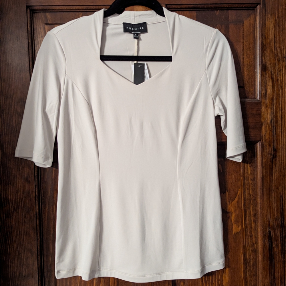 Premise Women's White V-Neck Short Sleeve Top